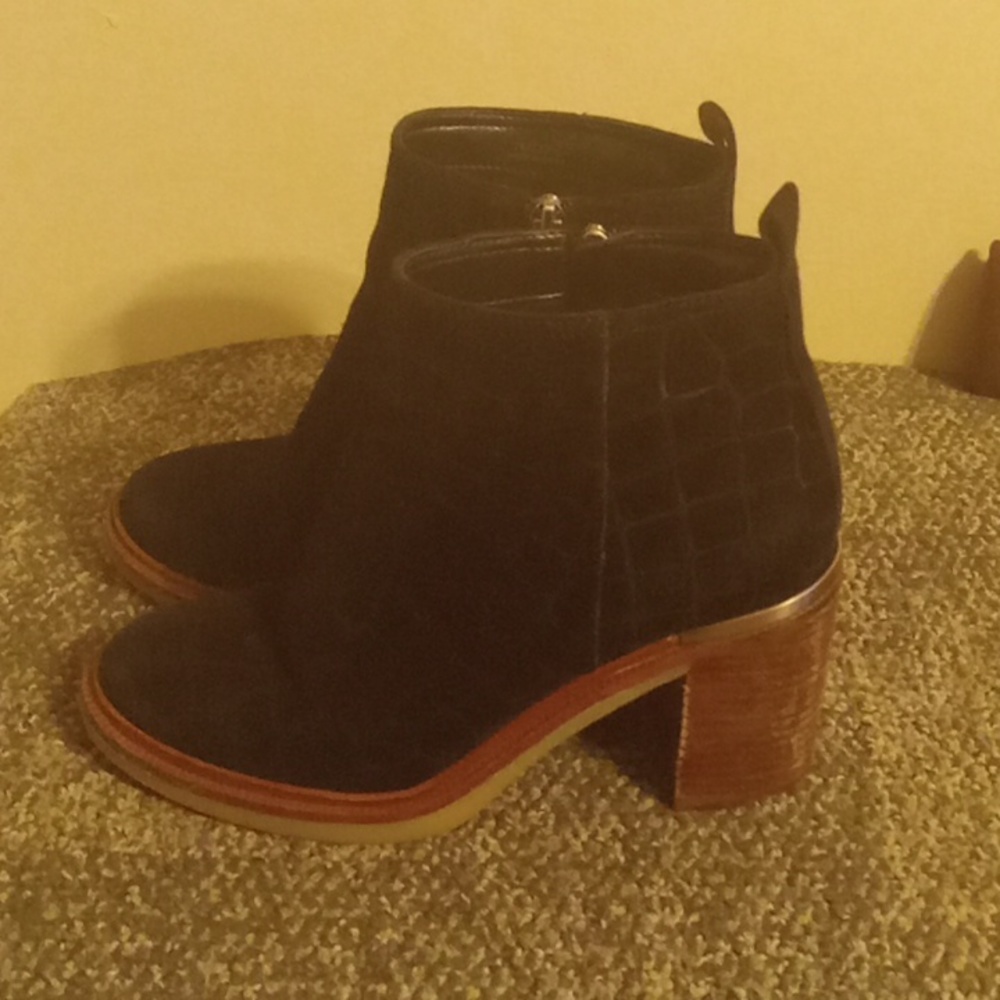 Vince Camuto Gorgan high heel ankle boot in black suede size 7 - Picture 3 of 7